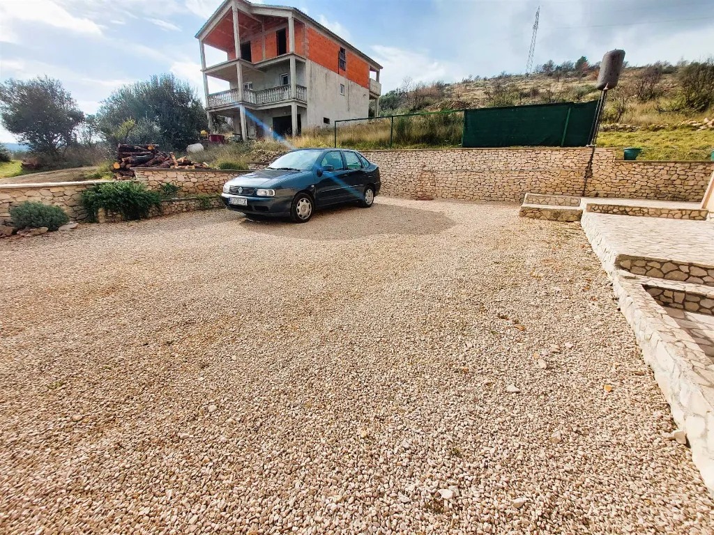 Raslina 1-Bedroom Apartment for Up to 3 Guests