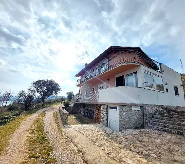 Raslina 1-Bedroom Apartment for Up to 3 Guests