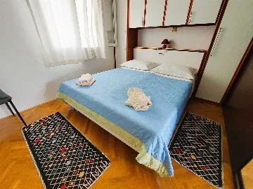 Raslina 1-Bedroom Apartment for Up to 3 Guests