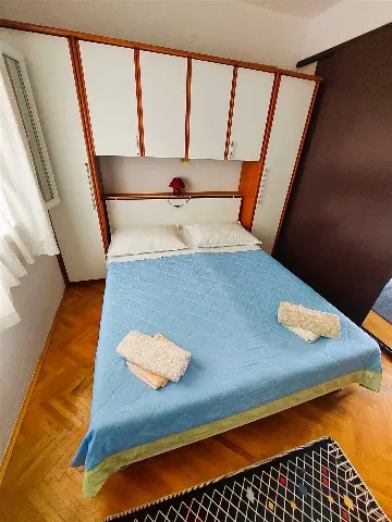 Raslina 1-Bedroom Apartment for Up to 3 Guests