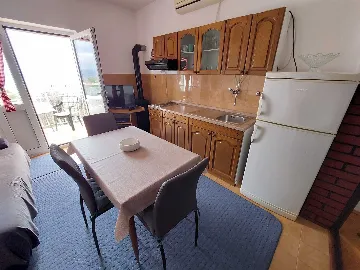 Raslina 1-Bedroom Apartment for Up to 3 Guests