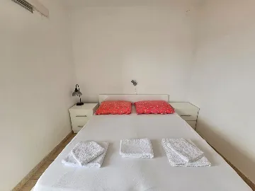 Primošten 1-Bedroom Apartment for Up to 3 Guests