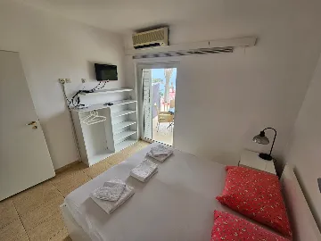 Primošten 1-Bedroom Apartment for Up to 3 Guests