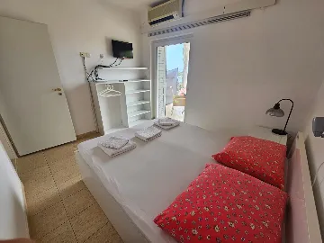 Primošten 1-Bedroom Apartment for Up to 3 Guests