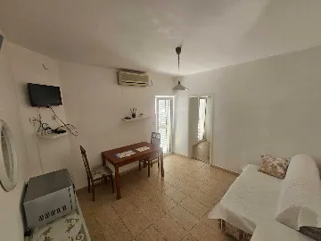 Primošten 1-Bedroom Apartment for Up to 3 Guests