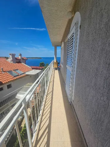 Primošten 1-Bedroom Apartment for Up to 3 Guests