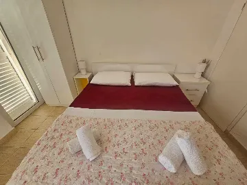 Primošten 1-Bedroom Apartment for Up to 3 Guests