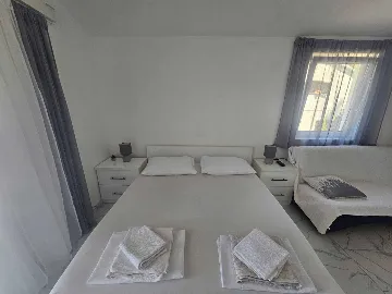 1-Bedroom Apartment in Primošten (Sleeps 3)