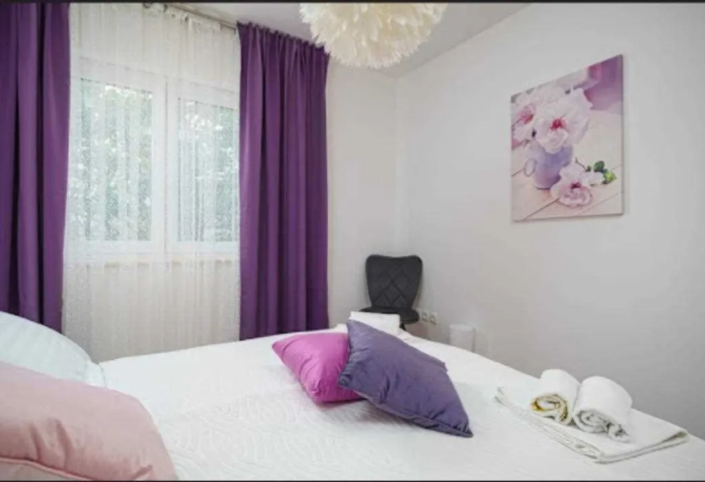 Vodice 2-Bedroom Apartment for Up to 5 Guests