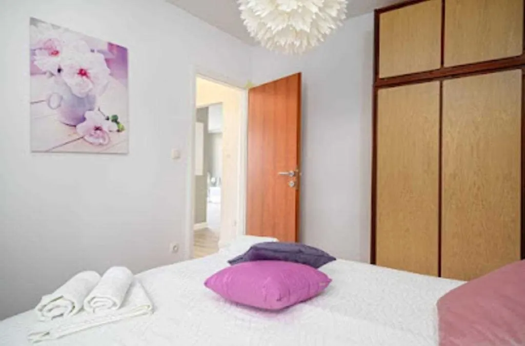 Vodice 2-Bedroom Apartment for Up to 5 Guests