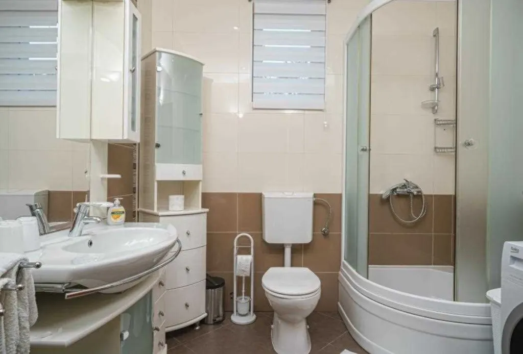 Vodice 2-Bedroom Apartment for Up to 5 Guests