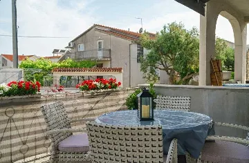 Vodice 2-Bedroom Apartment for Up to 5 Guests