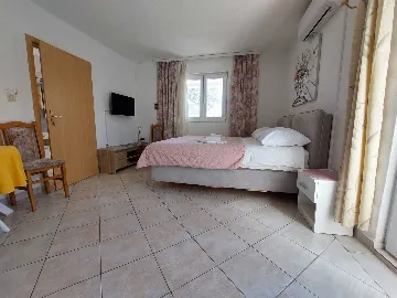 Apartment in Šibenik for Up to 3 Guests
