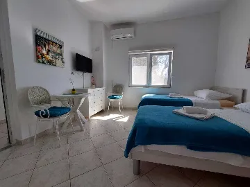 Studio Apartment in Šibenik for Up to 3 Guests
