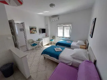 Studio Apartment in Šibenik for Up to 3 Guests