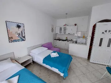 Studio Apartment in Šibenik for Up to 3 Guests