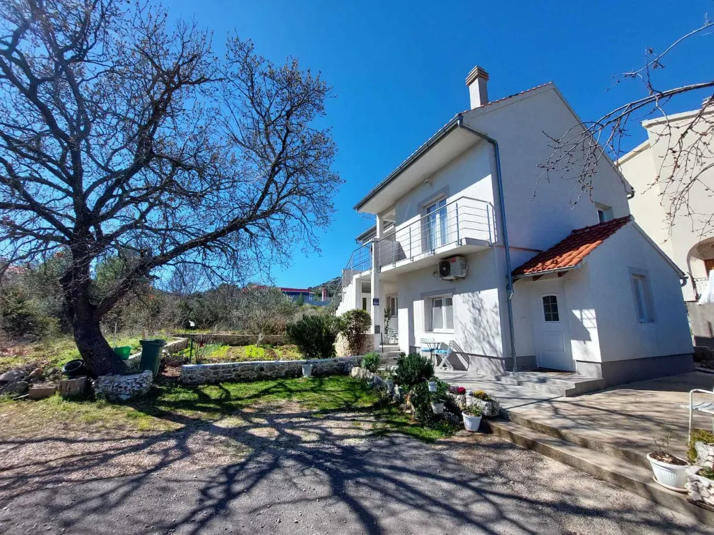 Studio Apartment in Šibenik for Up to 3 Guests