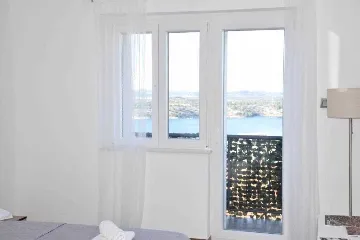 Šibenik Apartment for 4 Guests with 2 Bedrooms