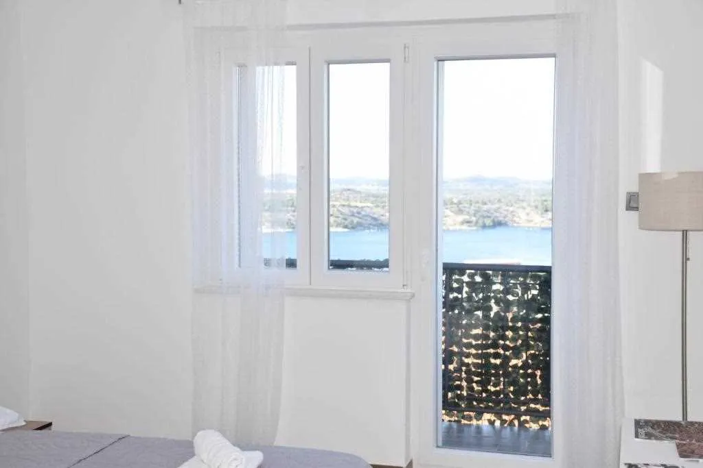 Šibenik Apartment for 4 Guests with 2 Bedrooms