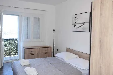 Šibenik Apartment for 4 Guests with 2 Bedrooms