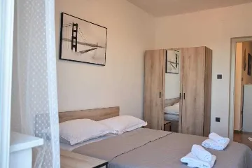 Šibenik Apartment for 4 Guests with 2 Bedrooms