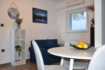 Šibenik Apartment for 4 Guests with 2 Bedrooms