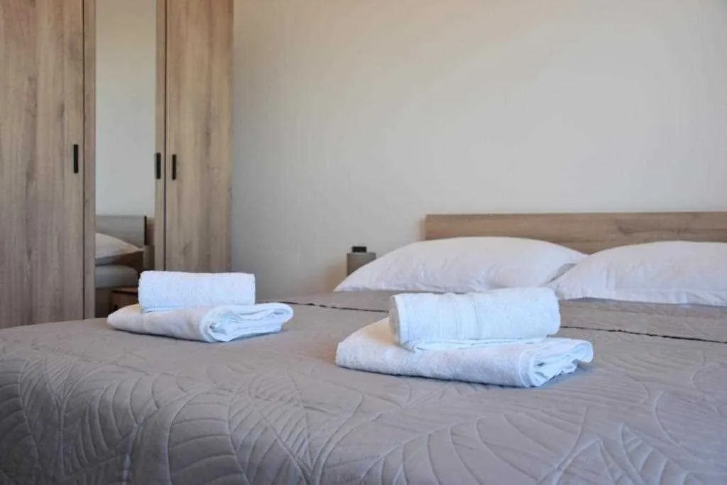Šibenik Apartment for 4 Guests with 2 Bedrooms