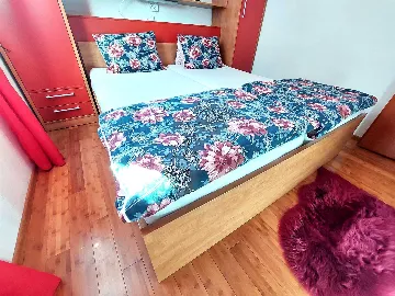 Vodice 2-Bedroom Apartment for 5 Guests