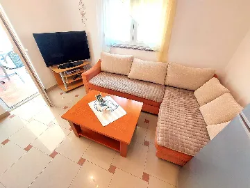 Vodice 2-Bedroom Apartment for 5 Guests