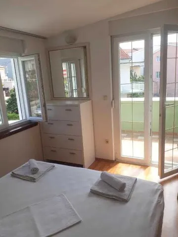 Primošten 1-Bedroom Apartment for Up to 3