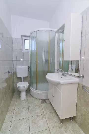 Vodice (Srima) 2-Bedroom Apartment for 5 Guests