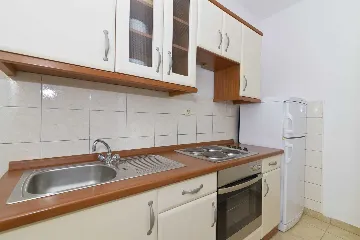 Vodice (Srima) 2-Bedroom Apartment for 5 Guests