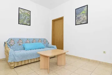 Vodice (Srima) 2-Bedroom Apartment for 5 Guests