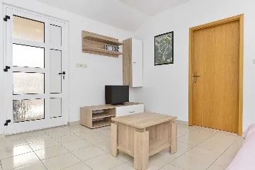 Vodice Apartment for 4-5 Guests Near Pebble Beach