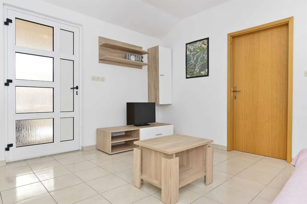 Vodice Apartment for 4-5 Guests Near Pebble Beach
