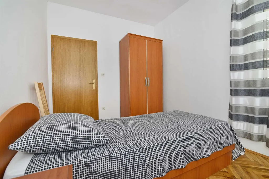 Vodice Srima 2-Bedroom Apartment for 5 Guests