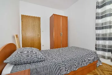 Vodice Srima 2-Bedroom Apartment for 5 Guests