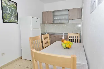 Vodice Srima 2-Bedroom Apartment for 5 Guests