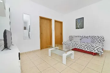 Vodice Srima 2-Bedroom Apartment for 5 Guests