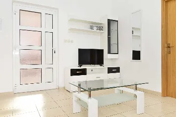 Vodice Srima 2-Bedroom Apartment for 5 Guests