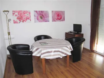 Vodice 1-Bedroom Apartment for 3 Guests