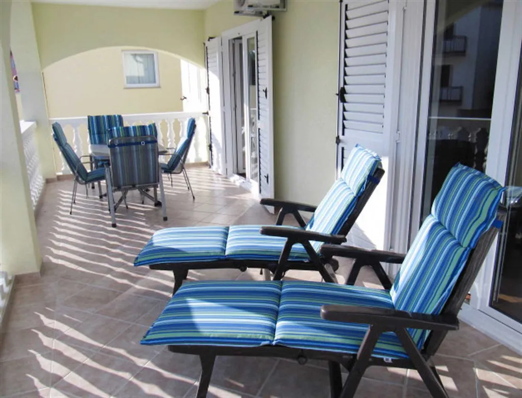 Vodice Apartment for 5 near Pebble Beach