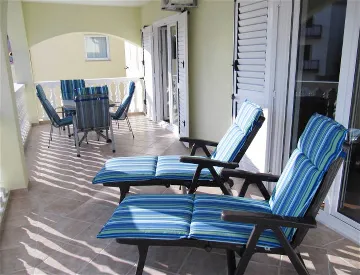 Vodice Apartment for 5 near Pebble Beach