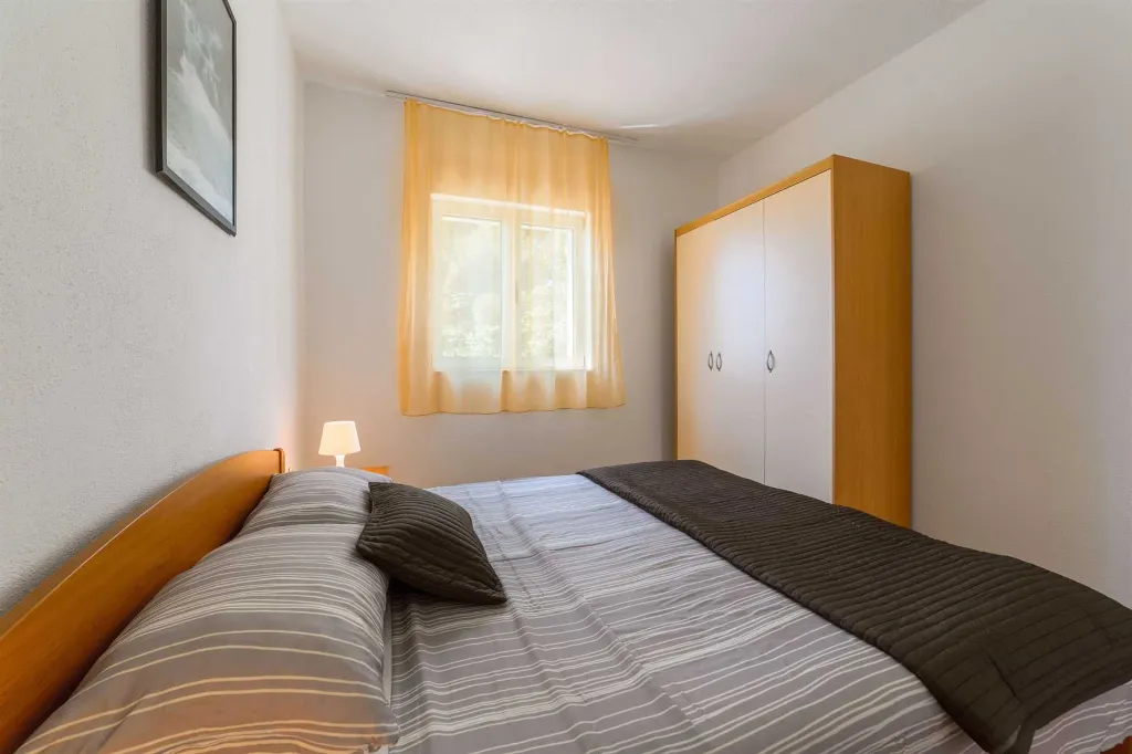 Vodice 2-Bedroom Apartment for 5 with Outdoor Pool