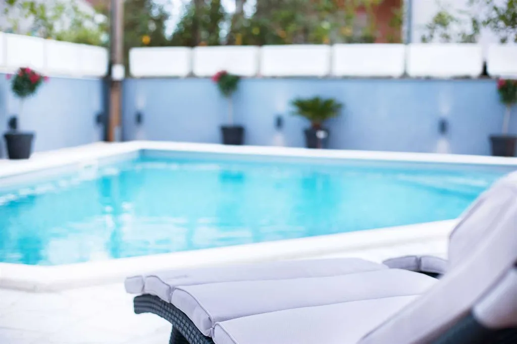 Vodice 2-Bedroom Apartment for 5 with Outdoor Pool