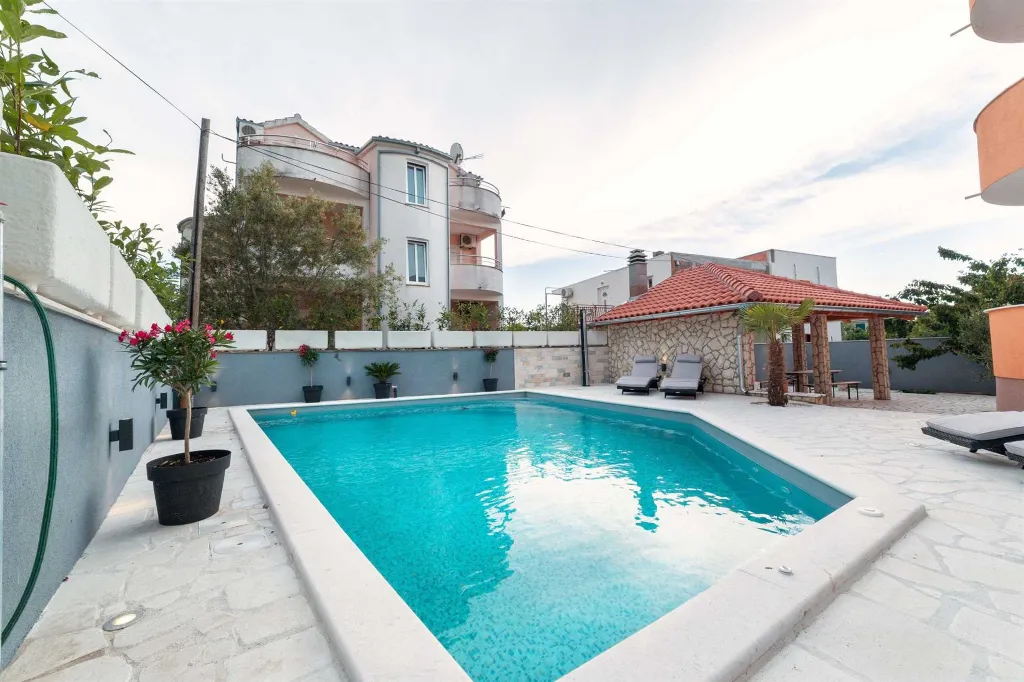 Vodice 2-Bedroom Apartment for 5 with Outdoor Pool