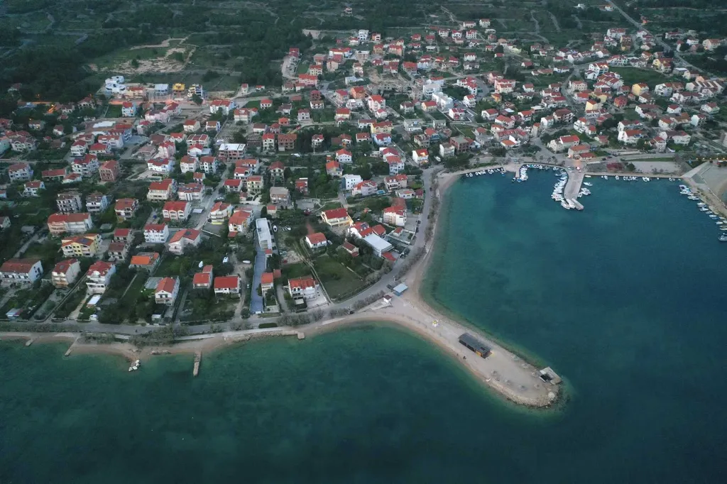 Vodice 2-Bedroom Apartment for 5 with Outdoor Pool