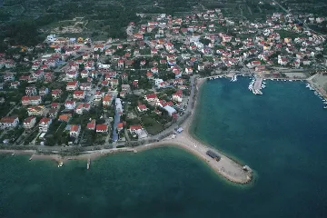 Vodice 2-Bedroom Apartment for 5 with Outdoor Pool