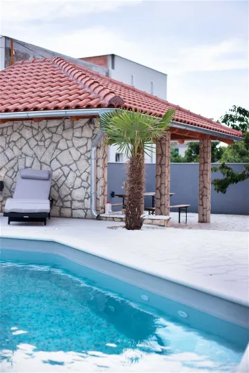 Vodice 2-Bedroom Apartment for 5 with Outdoor Pool