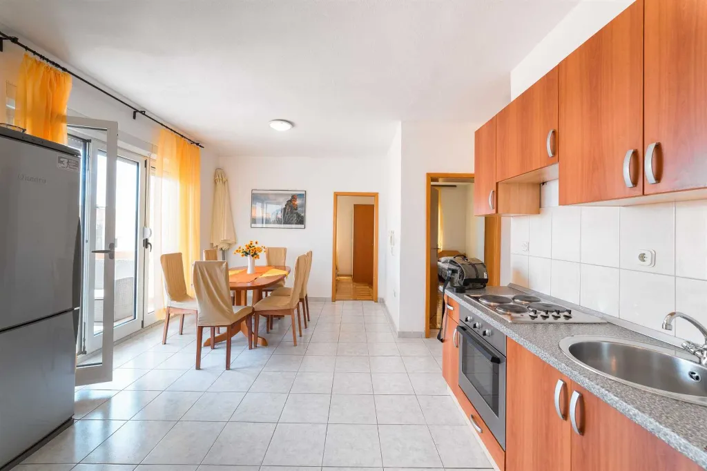 2-Bedroom Apartment in Vodice for Up to 5